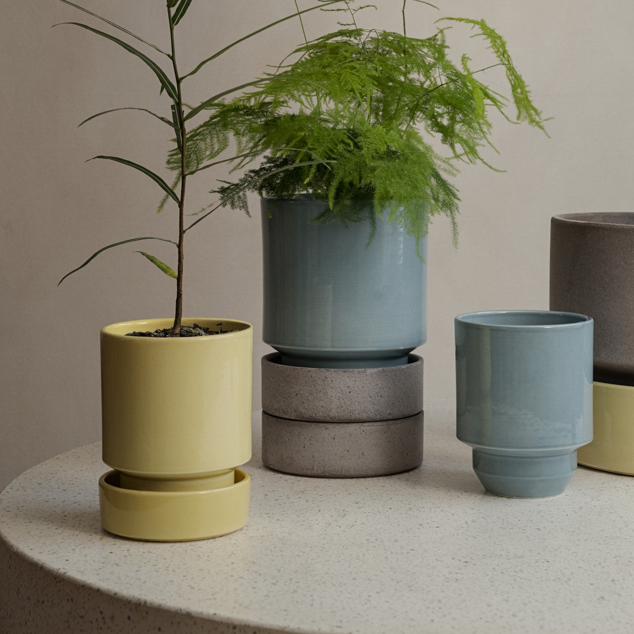 Vaso Hoff in terracotta smaltata /pale yellow