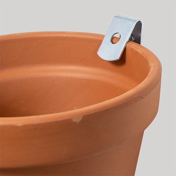 Clippy-wall-hanging-kit-from-Botanopia-for-terracotta-plant-pots